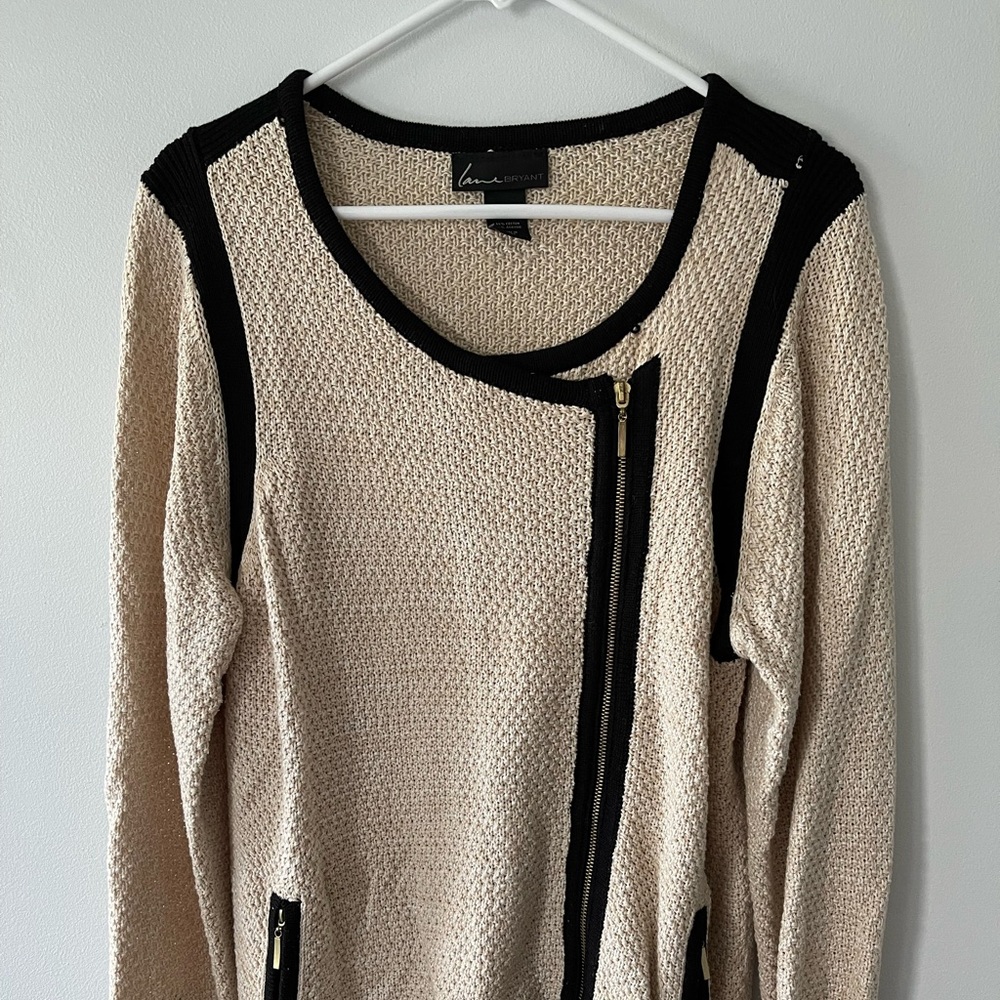 Beige knit sweater with side zip